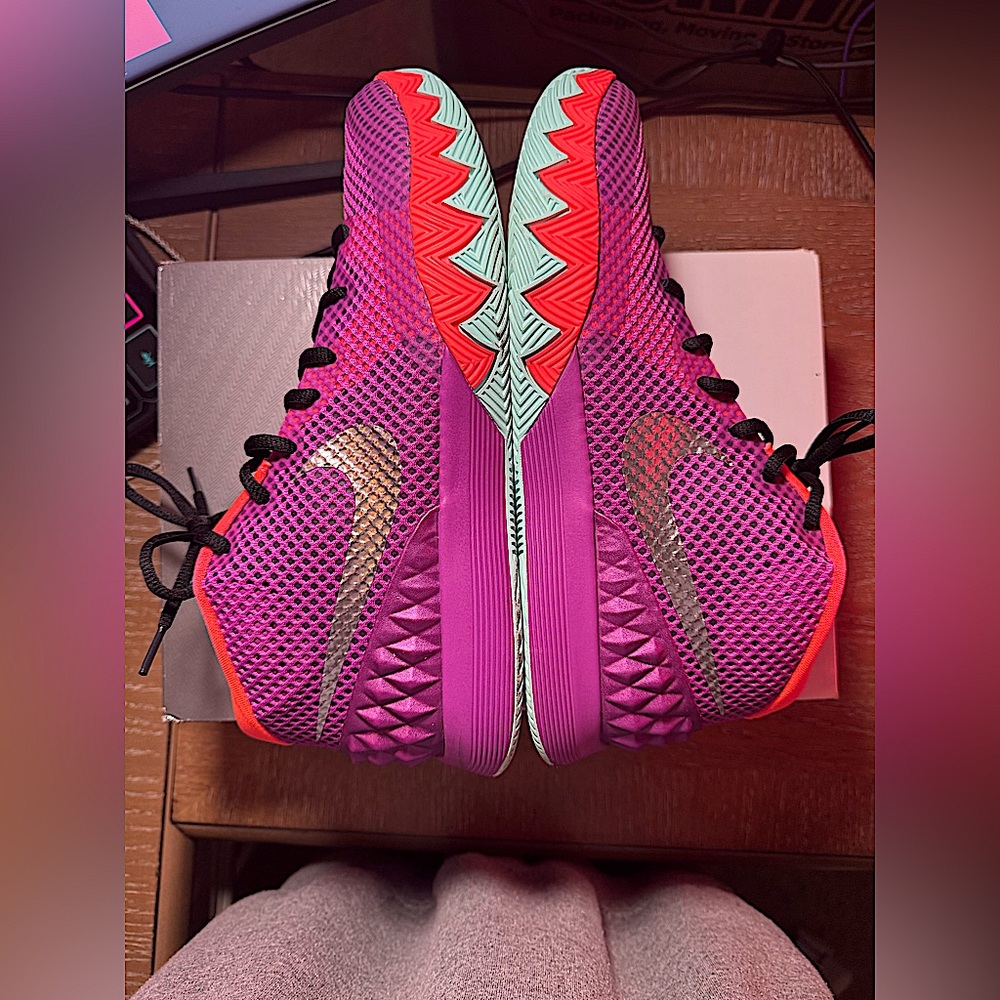 Nike Kyrie 1 Easter- OG Box Size 10.5